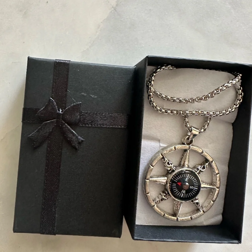 REAL working Compass Pendant Necklace, in GIFT BOX Casual Leisure Fashion - Picture 2 of 16